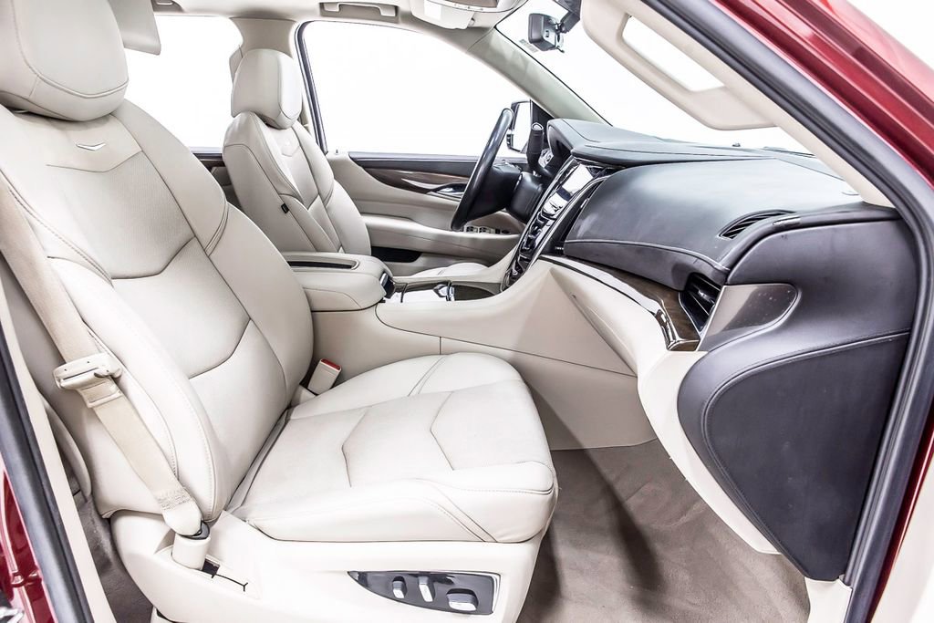 Used 2020 Cadillac Escalade Premium Luxury image 33