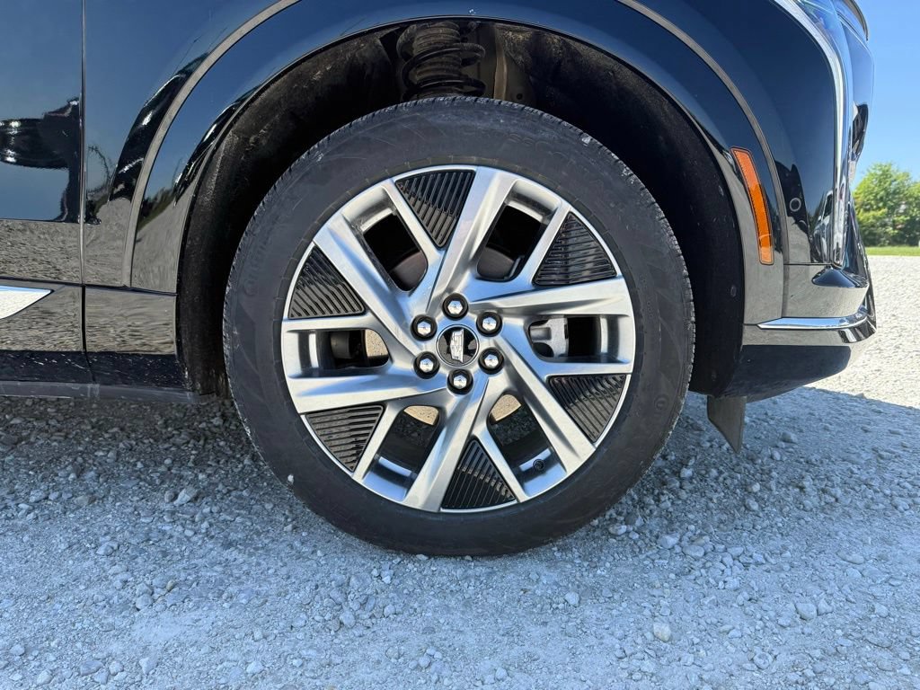 Certified 2025 Cadillac Optiq Luxury 2 w/ LPO, Floor Liner Package AWD/4WD image 16