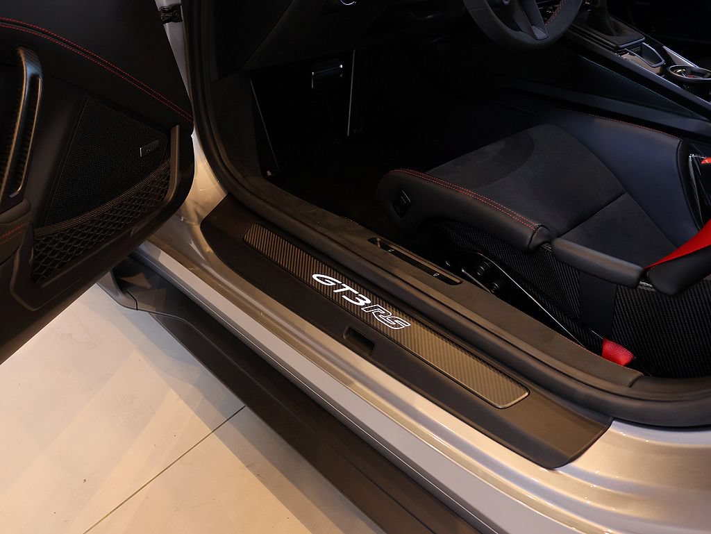 Used 2025 Porsche 911 GT3 RS RWD image 36