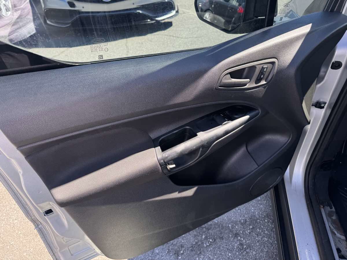 Used 2018 Ford Transit Connect XL image 9
