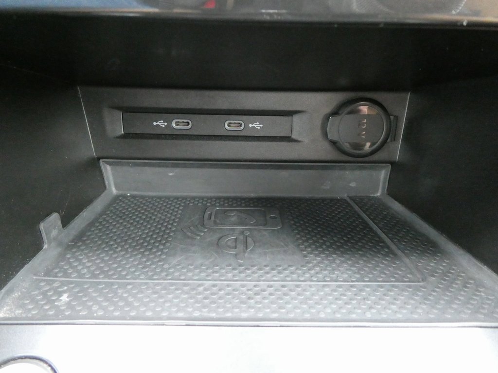 Used 2022 Volkswagen Tiguan SE w/ Panoramic Sunroof Package image 27