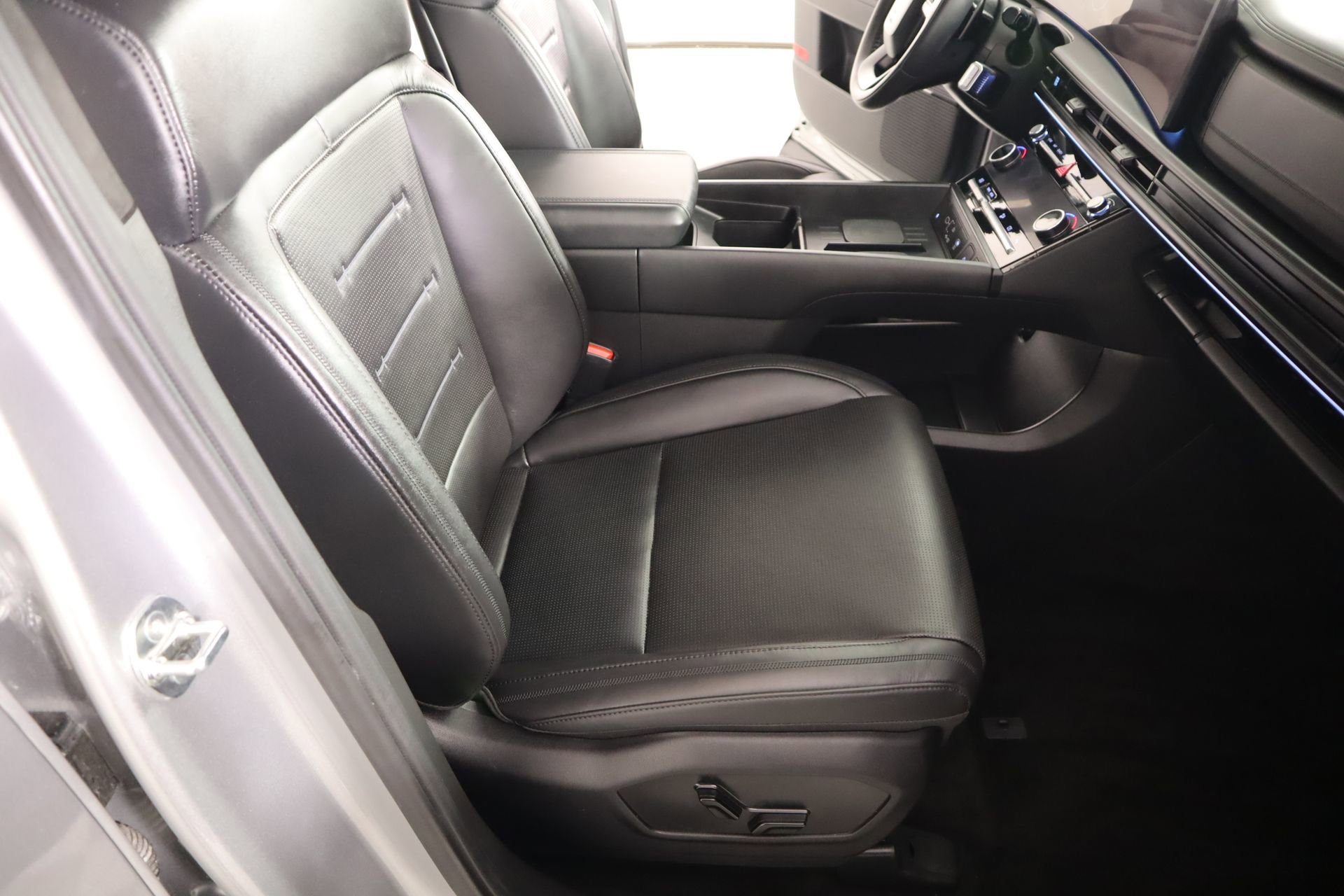 Certified 2025 Hyundai Santa Fe Calligraphy FWD image 15