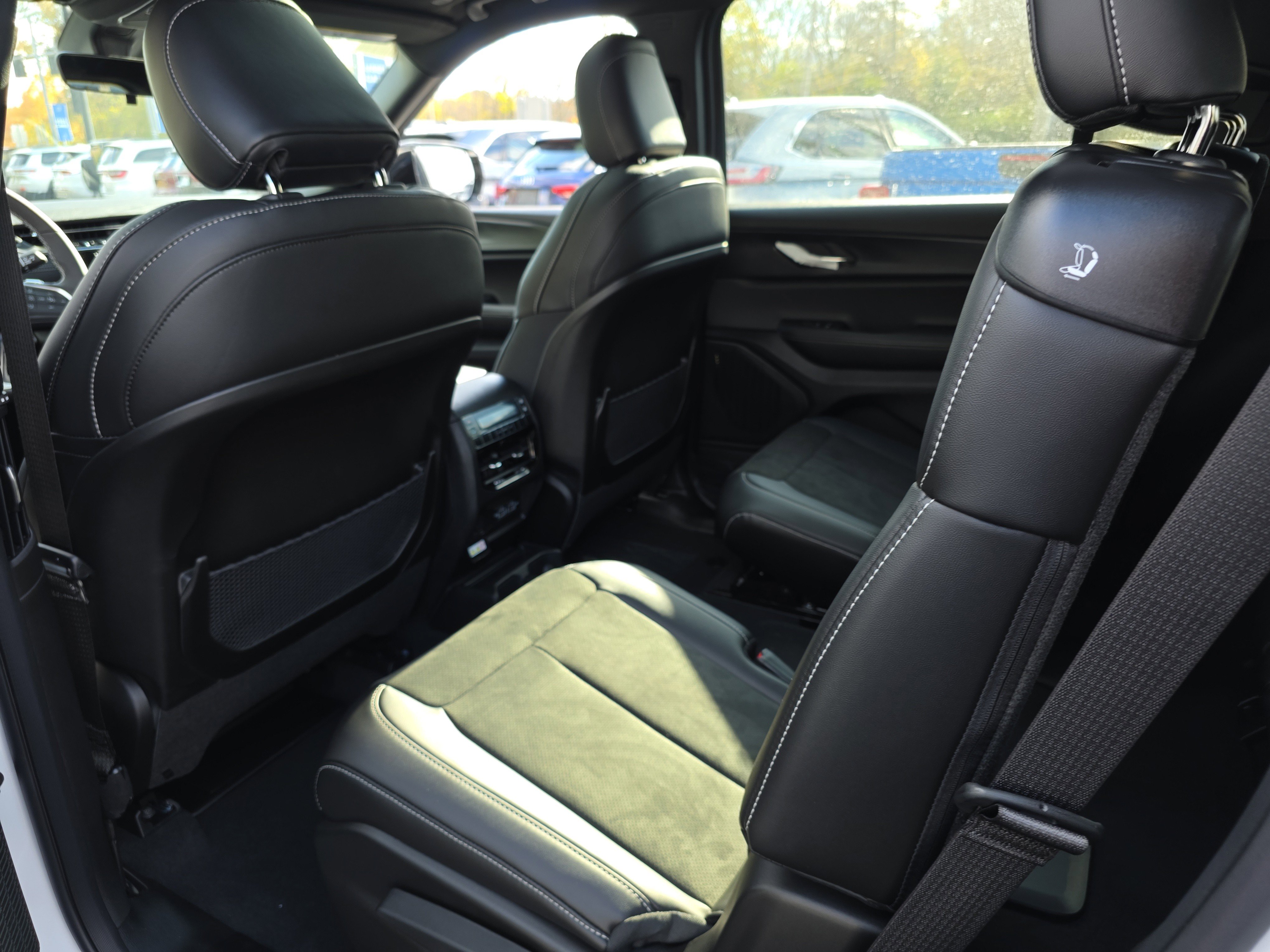 New 2025 Jeep Grand Cherokee L Altitude image 15