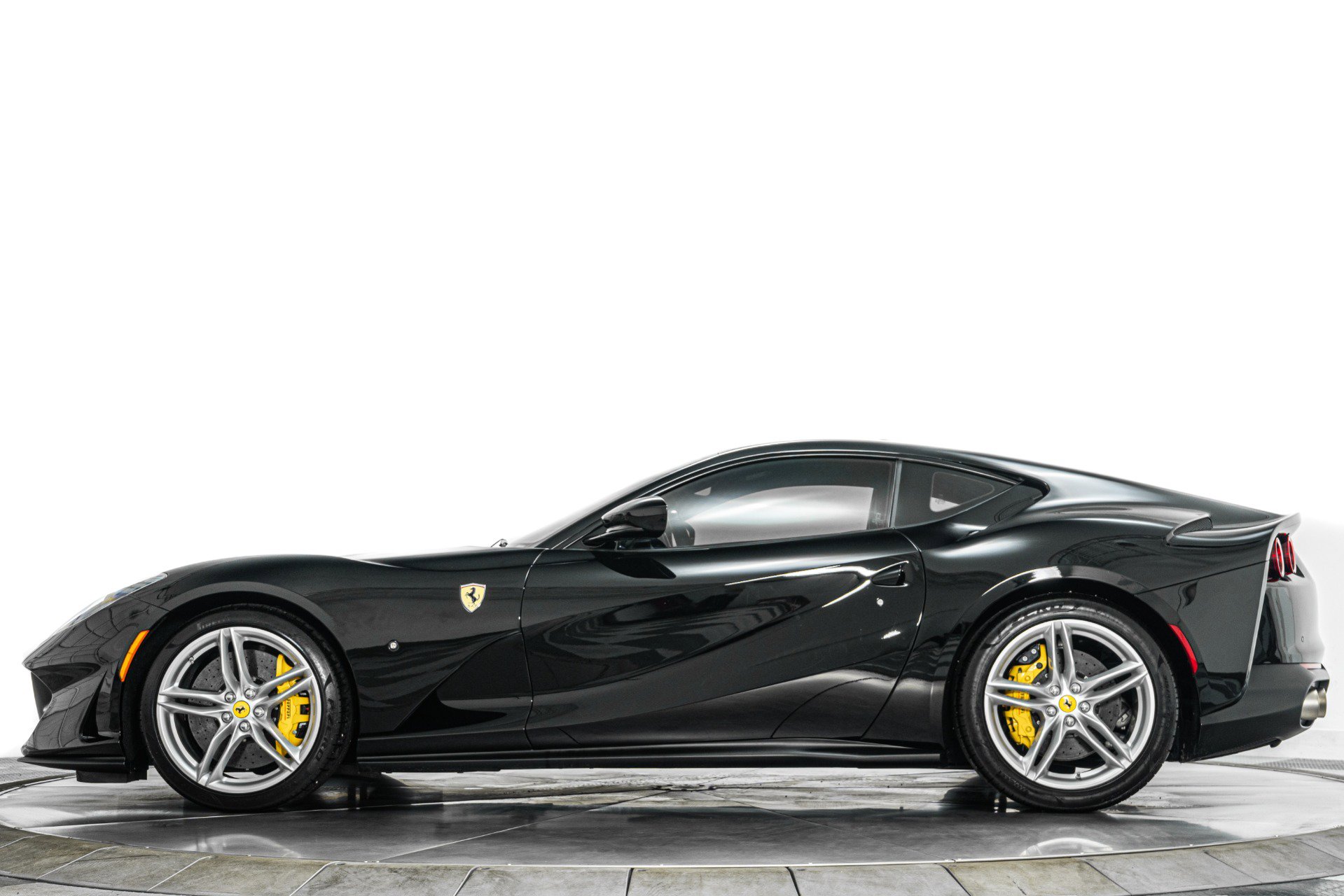 Used 2020 Ferrari 812 Superfast image 6