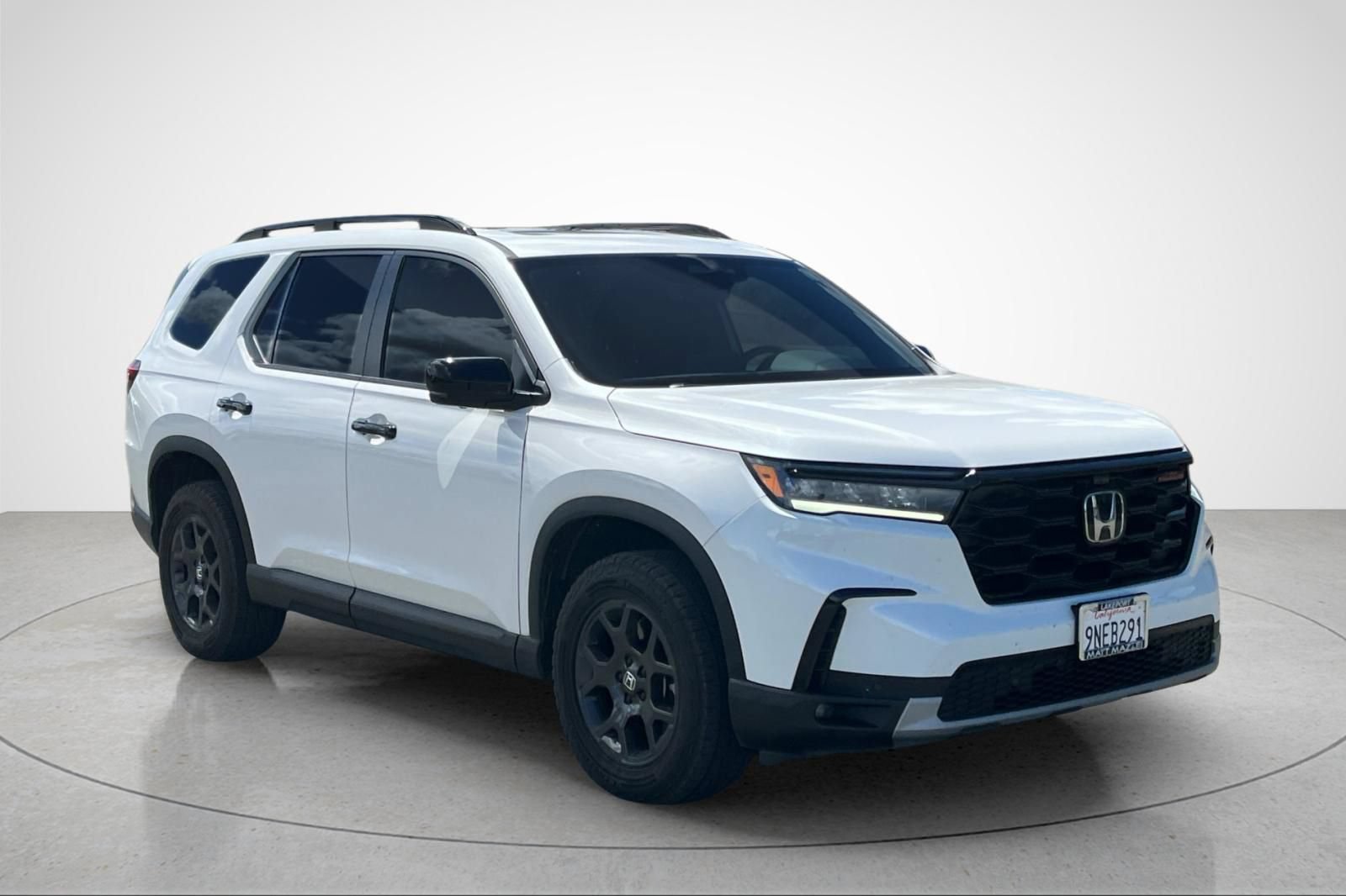 Used 2025 Honda Pilot TrailSport image 2