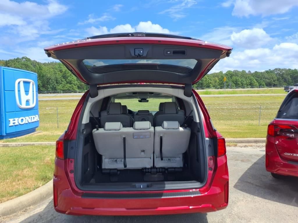 New 2026 Honda Odyssey Touring image 6