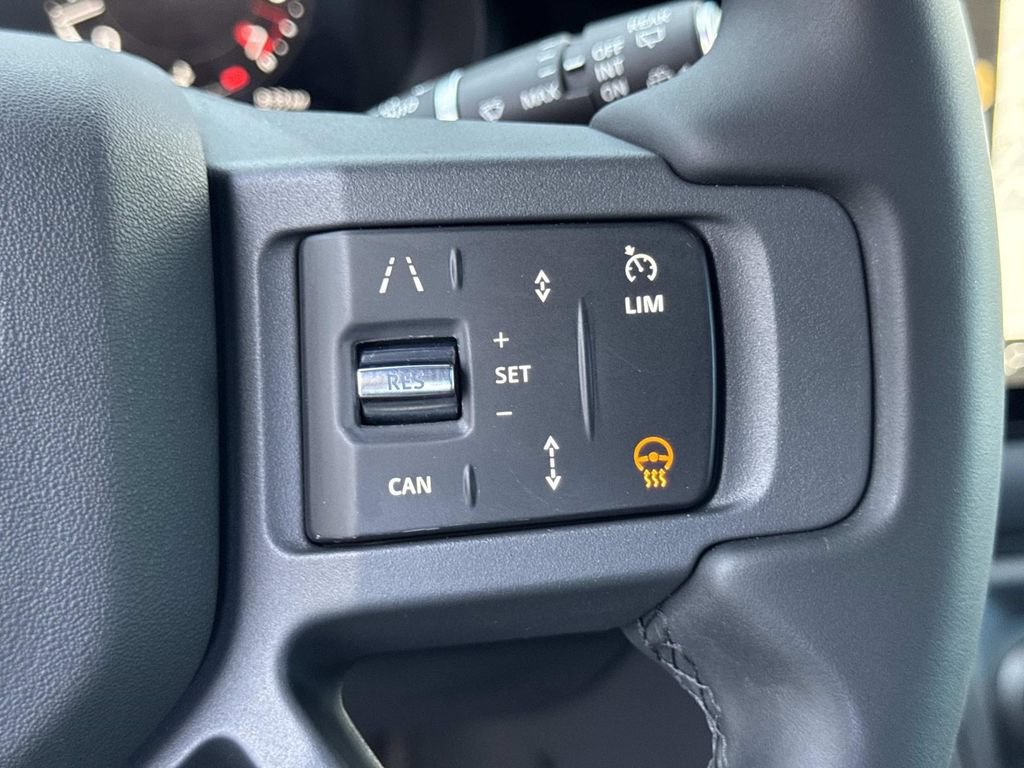 Certified 2025 Land Rover Defender 110 X-Dynamic SE AWD/4WD image 28