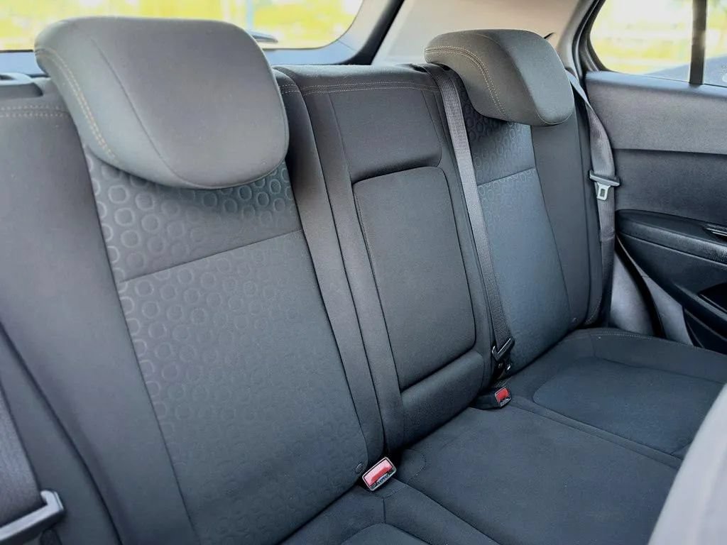 Used 2020 Chevrolet Trax LS FWD image 17
