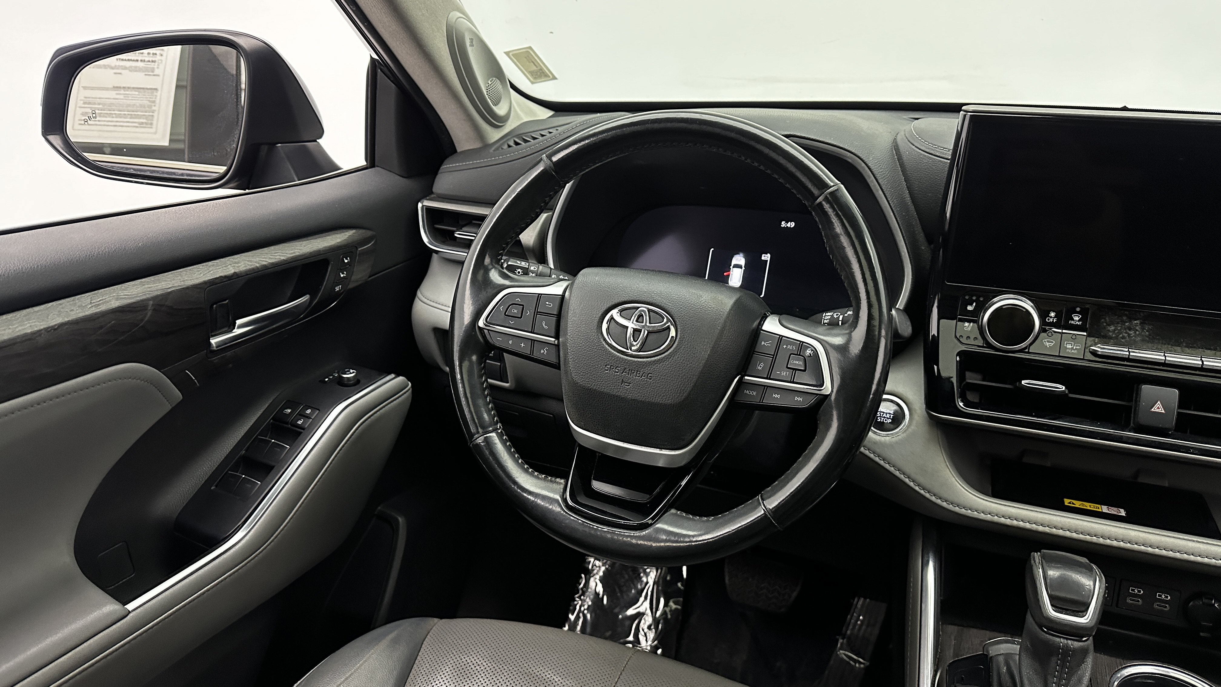 Used 2023 Toyota Highlander Limited FWD image 29
