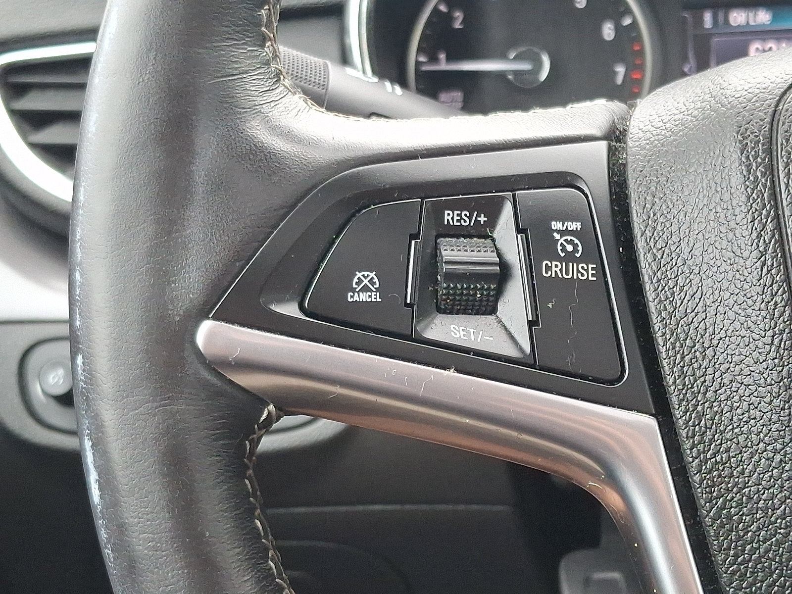 Used 2019 Buick Encore Essence AWD/4WD image 23