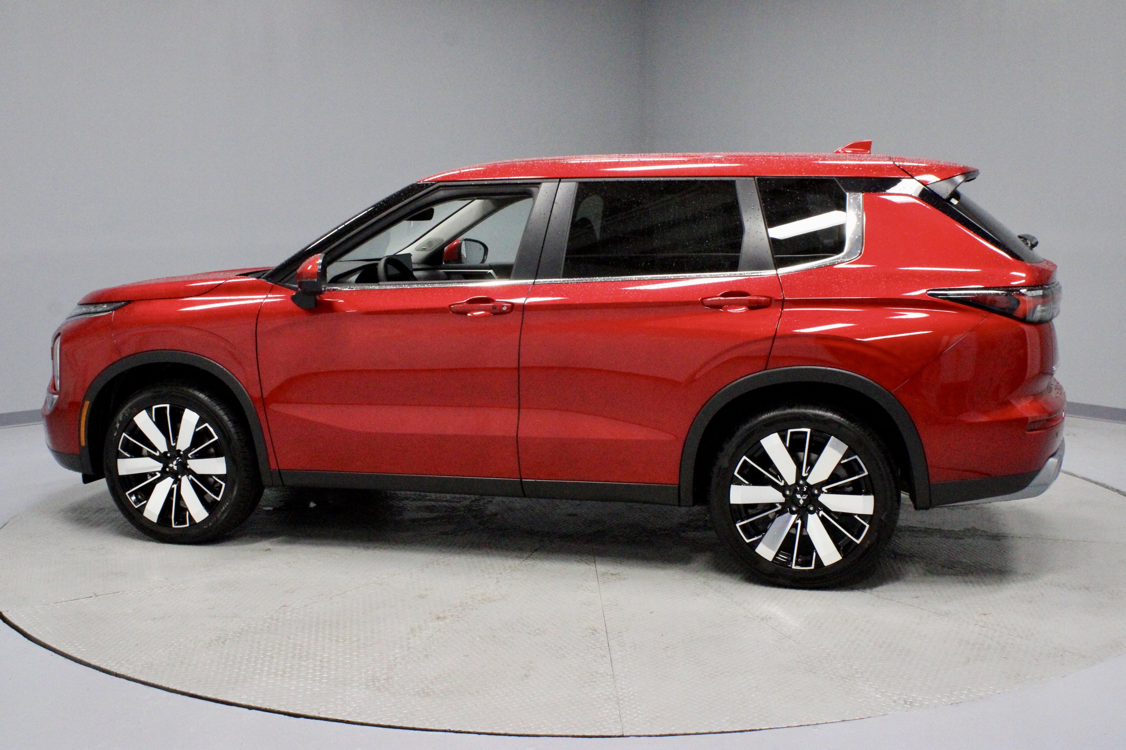 New 2025 Mitsubishi Outlander SE image 5