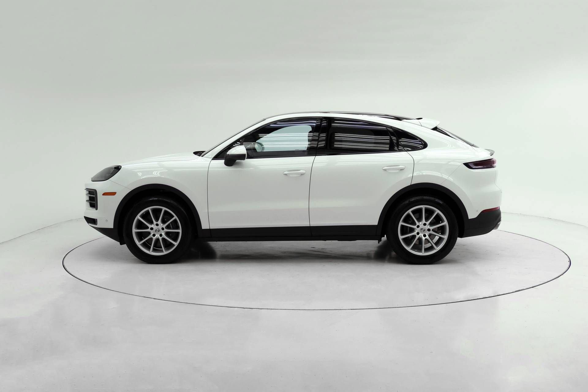 Used 2026 Porsche Cayenne Coupe AWD/4WD image 2