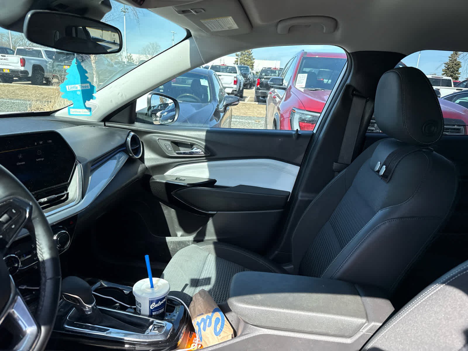 Used 2024 Chevrolet Trax LT w/ Driver Confidence Package image 9