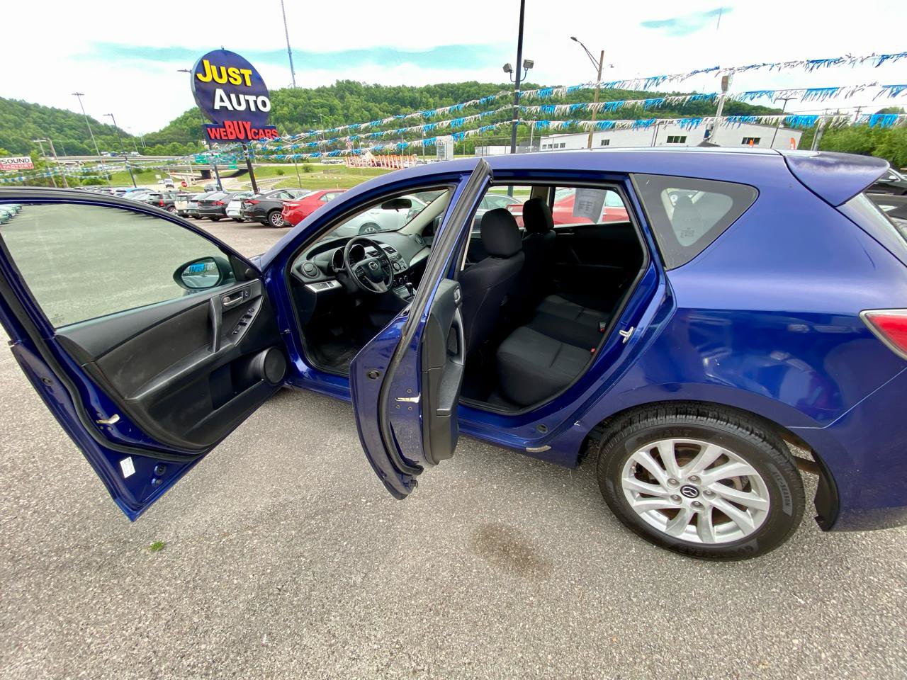 Used 2013 MAZDA MAZDA3 i Touring FWD image 13