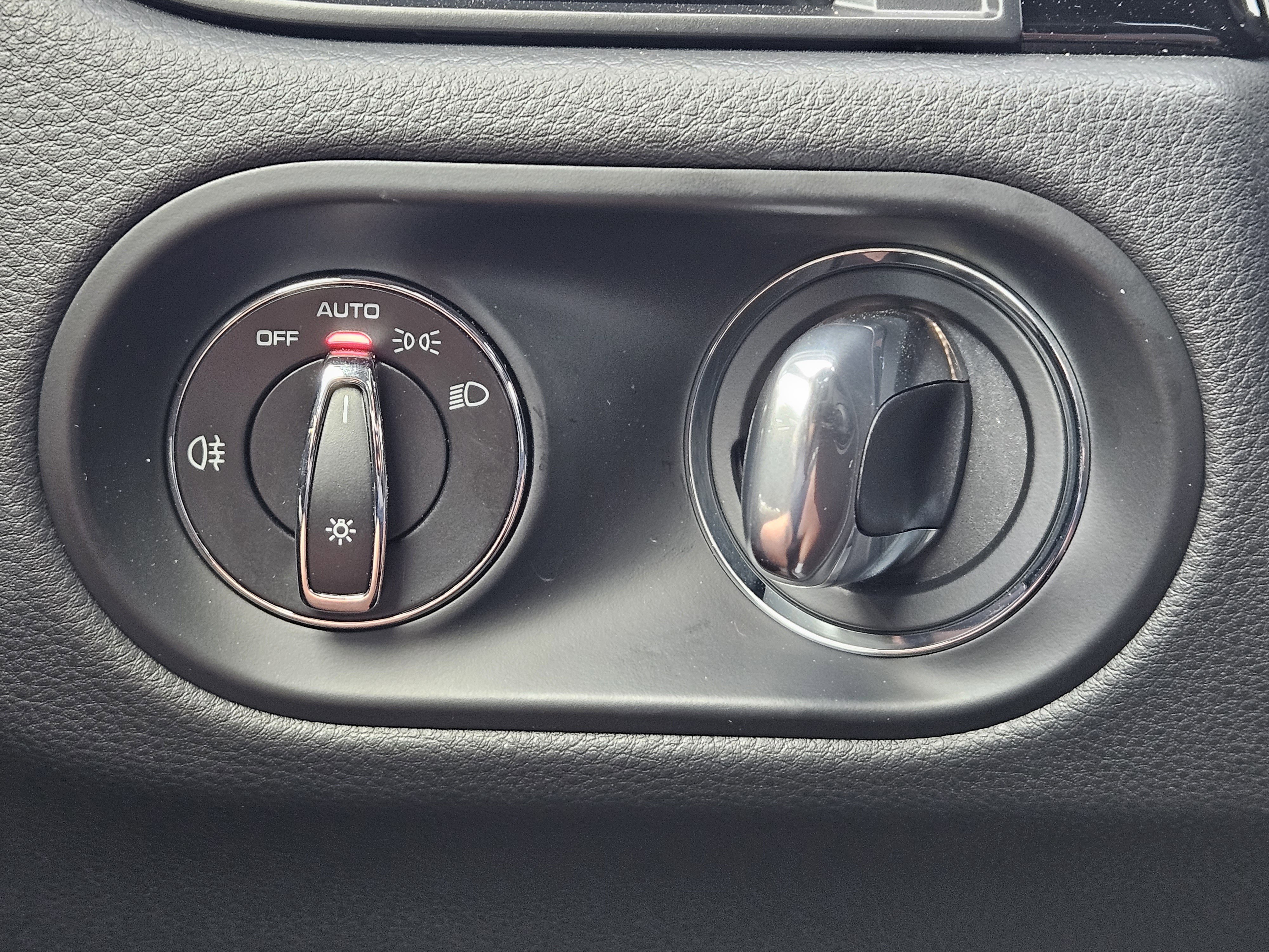 Certified 2025 Porsche Macan image 21