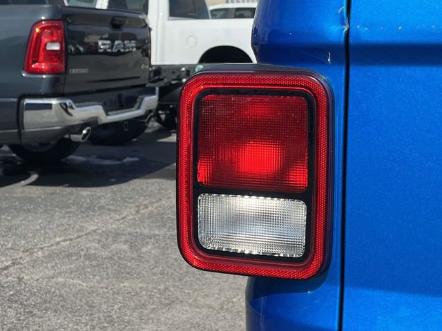 Used 2021 Jeep Gladiator Sport image 10