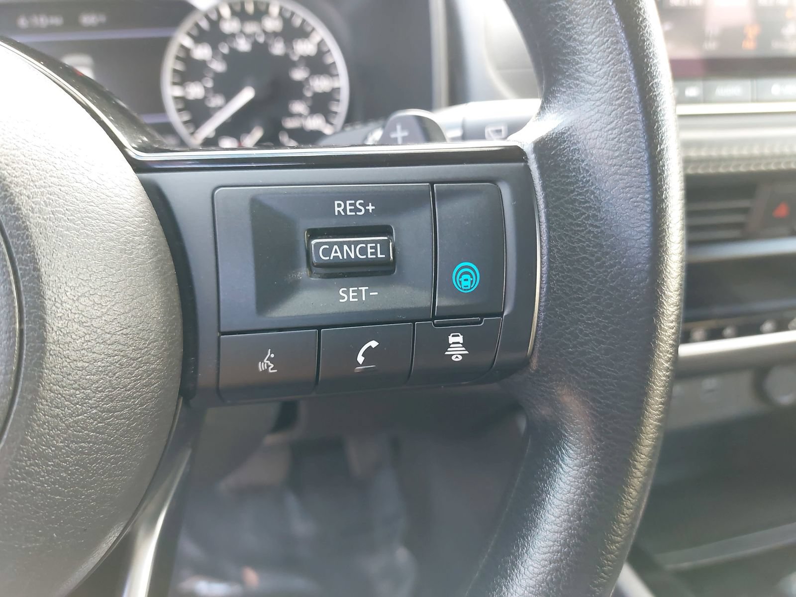 Used 2023 Nissan Rogue SV FWD image 18