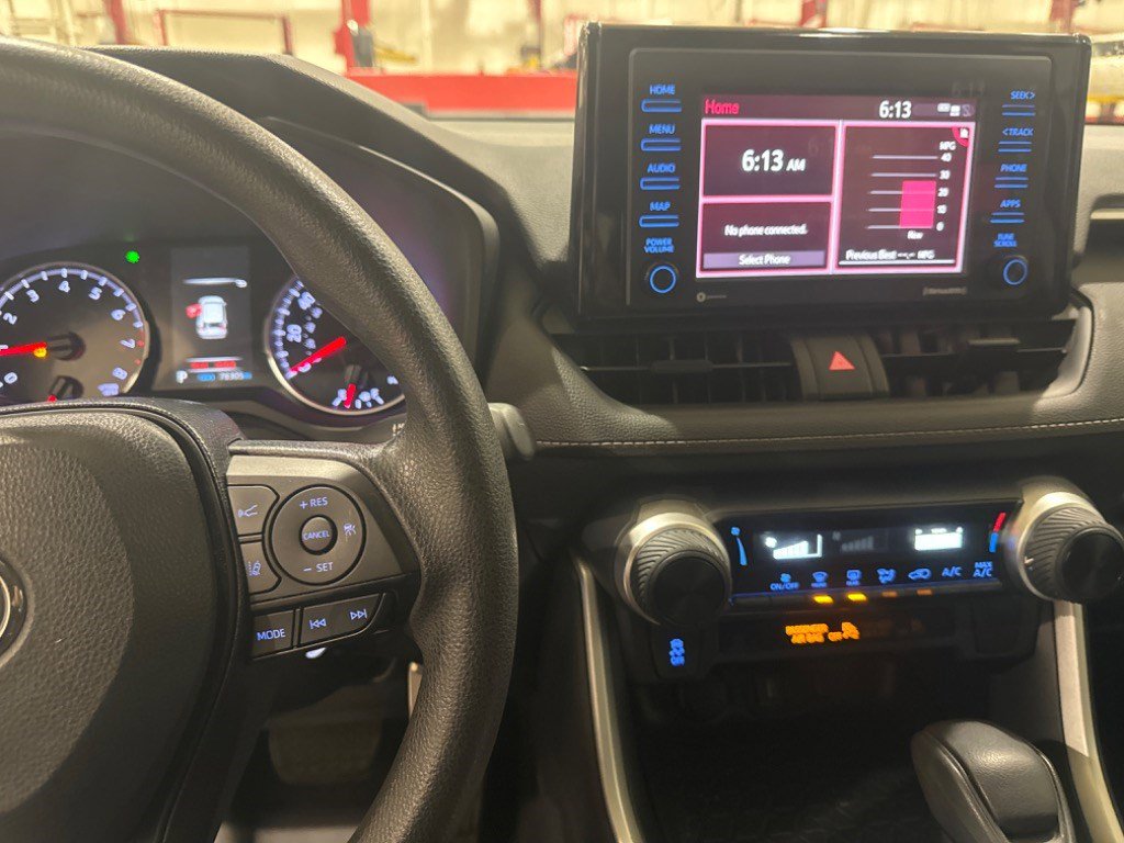 Used 2020 Toyota RAV4 LE FWD image 2