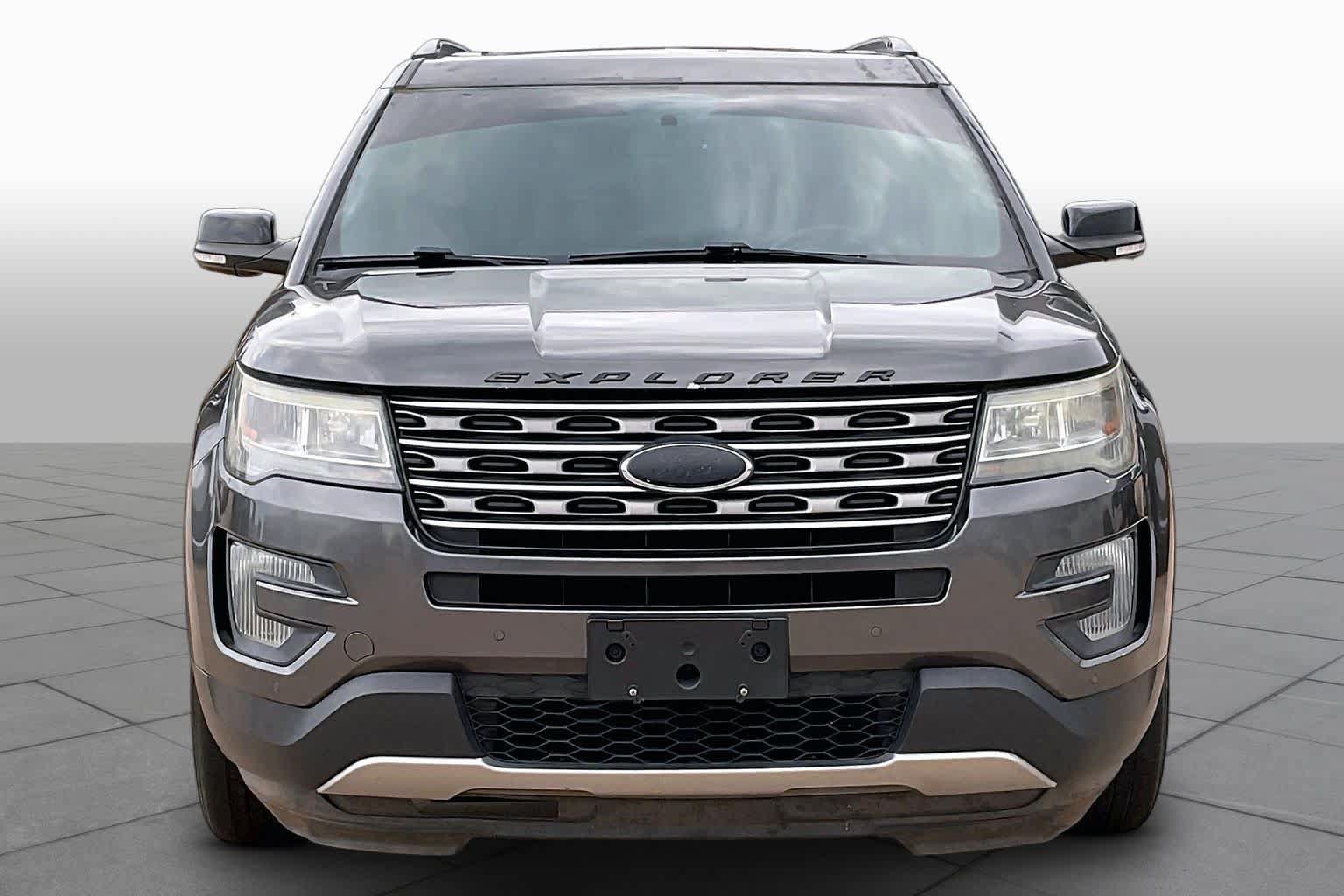 Used 2016 Ford Explorer XLT w/ Equipment Group 202A AWD/4WD image 4