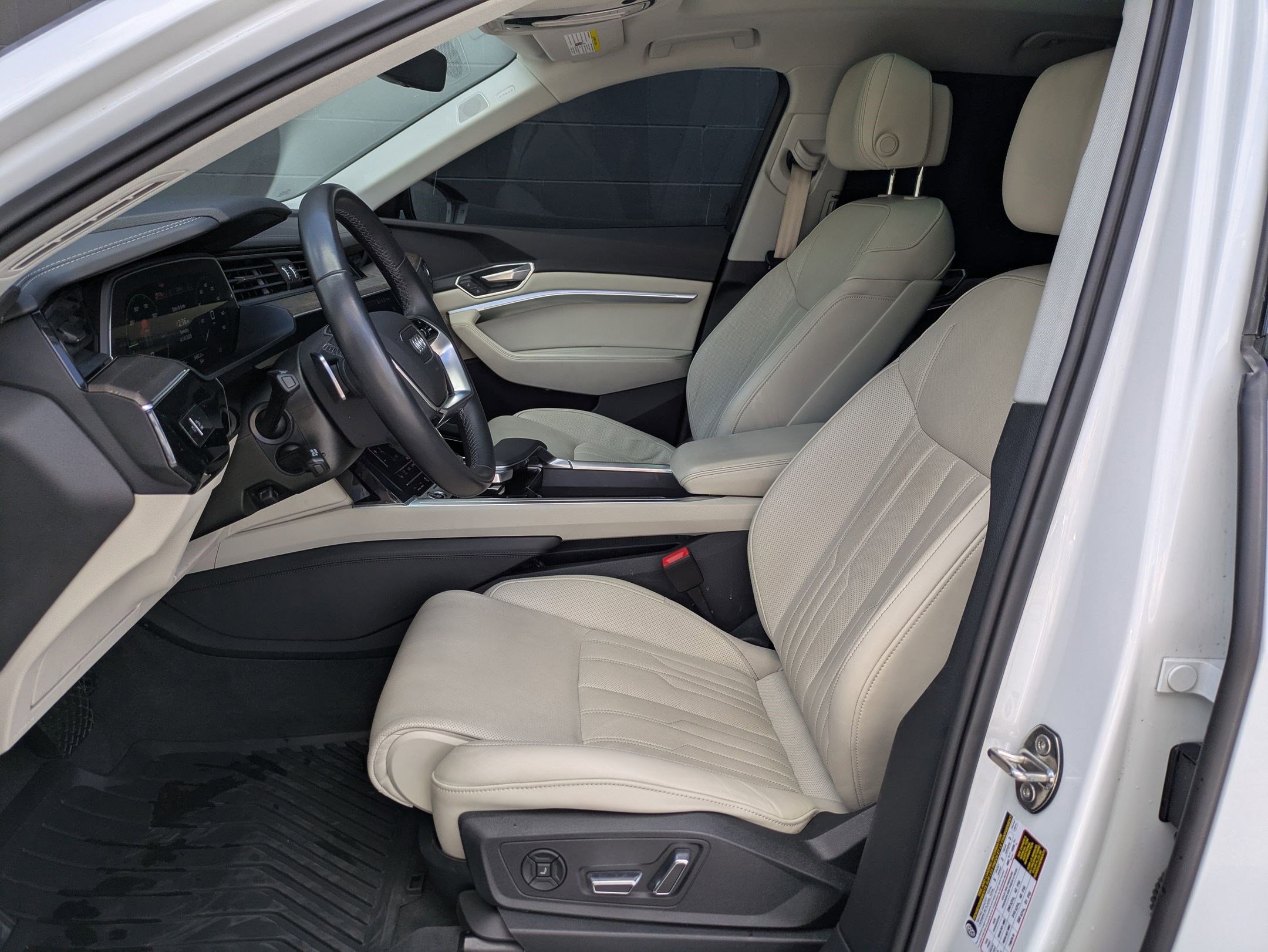 Used 2024 Audi Q8 e-tron Prestige w/ Prestige Package image 22
