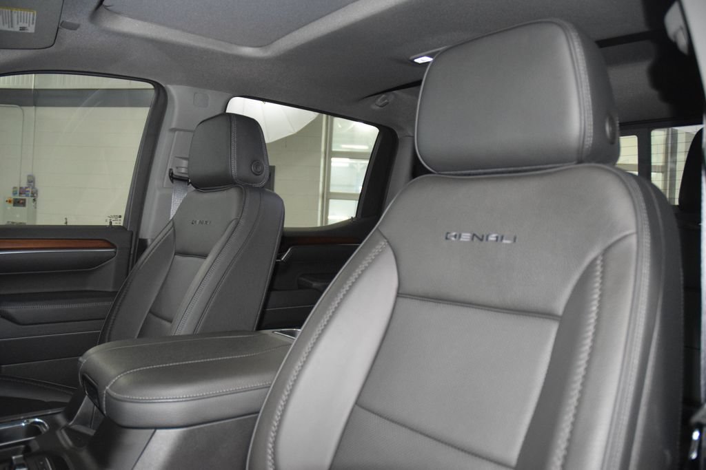 Used 2025 GMC Sierra 1500 Denali w/ Denali Reserve Package AWD/4WD image 44