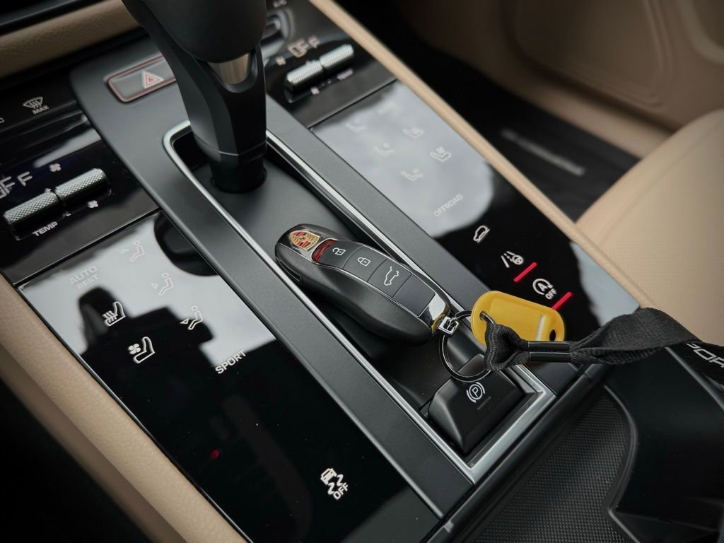 Certified 2025 Porsche Macan image 28