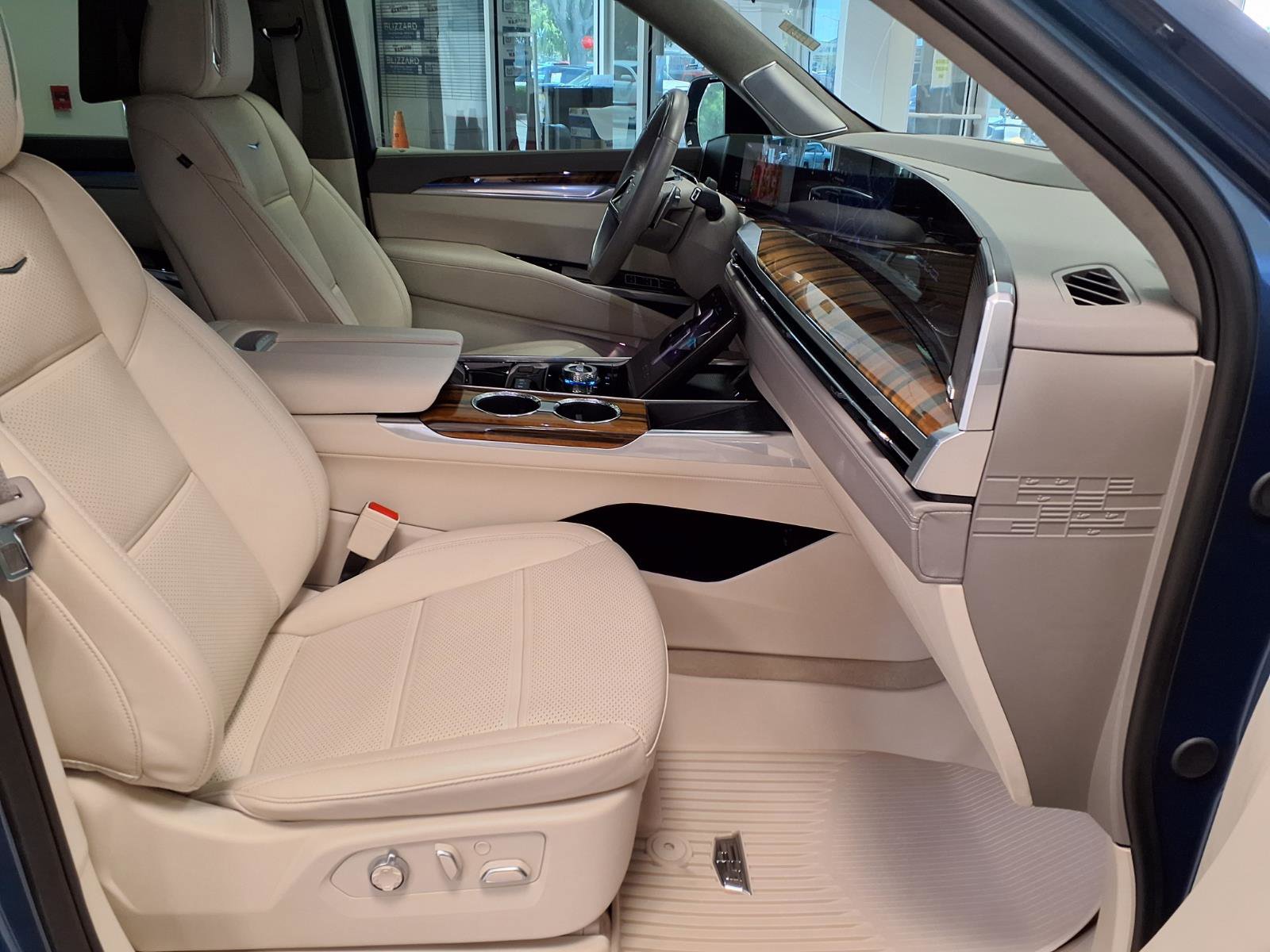 New 2025 Cadillac Escalade Premium Luxury Platinum w/ LPO, Radiant Package RWD image 10