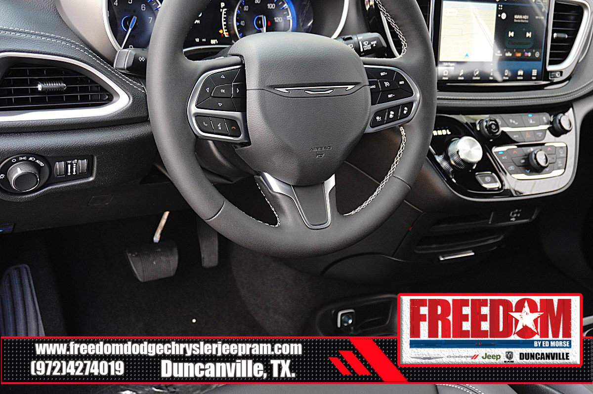 New 2027 Chrysler Pacifica Select w/ Family Tech Group FWD image 27