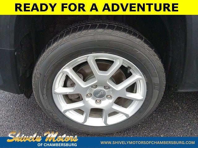 Used 2019 Jeep Renegade Latitude image 2