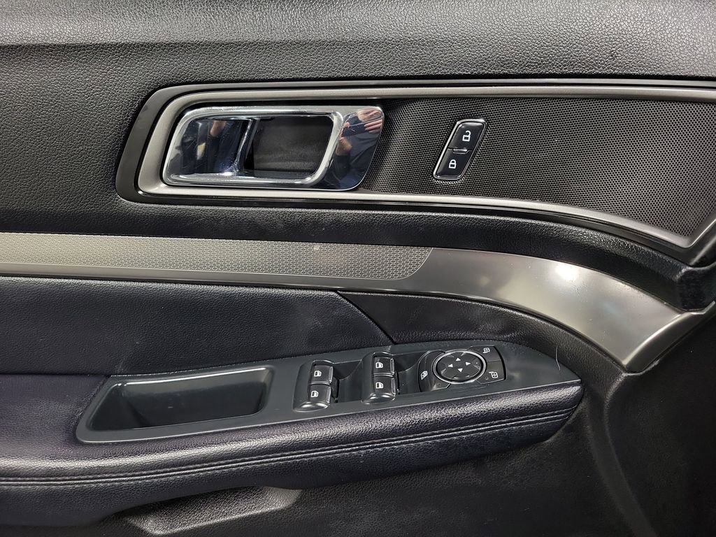 Used 2018 Ford Explorer XLT image 20