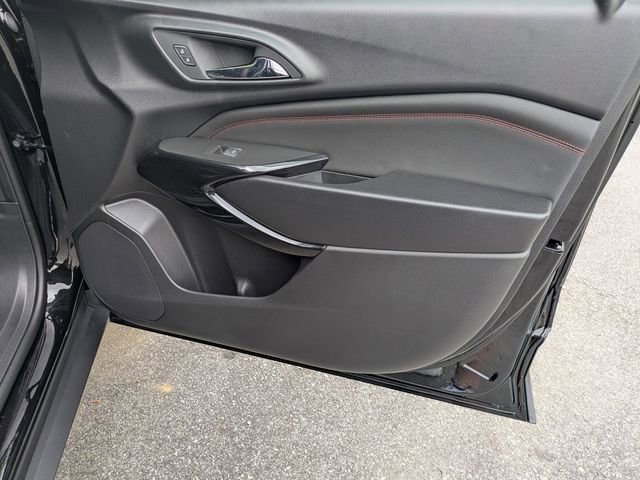 New 2026 Chevrolet Trax RS w/ Sunroof Package FWD image 33