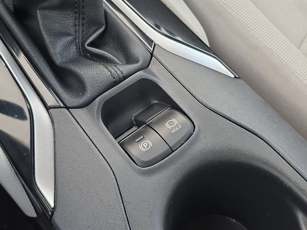 Used 2022 Toyota Corolla Cross L image 25