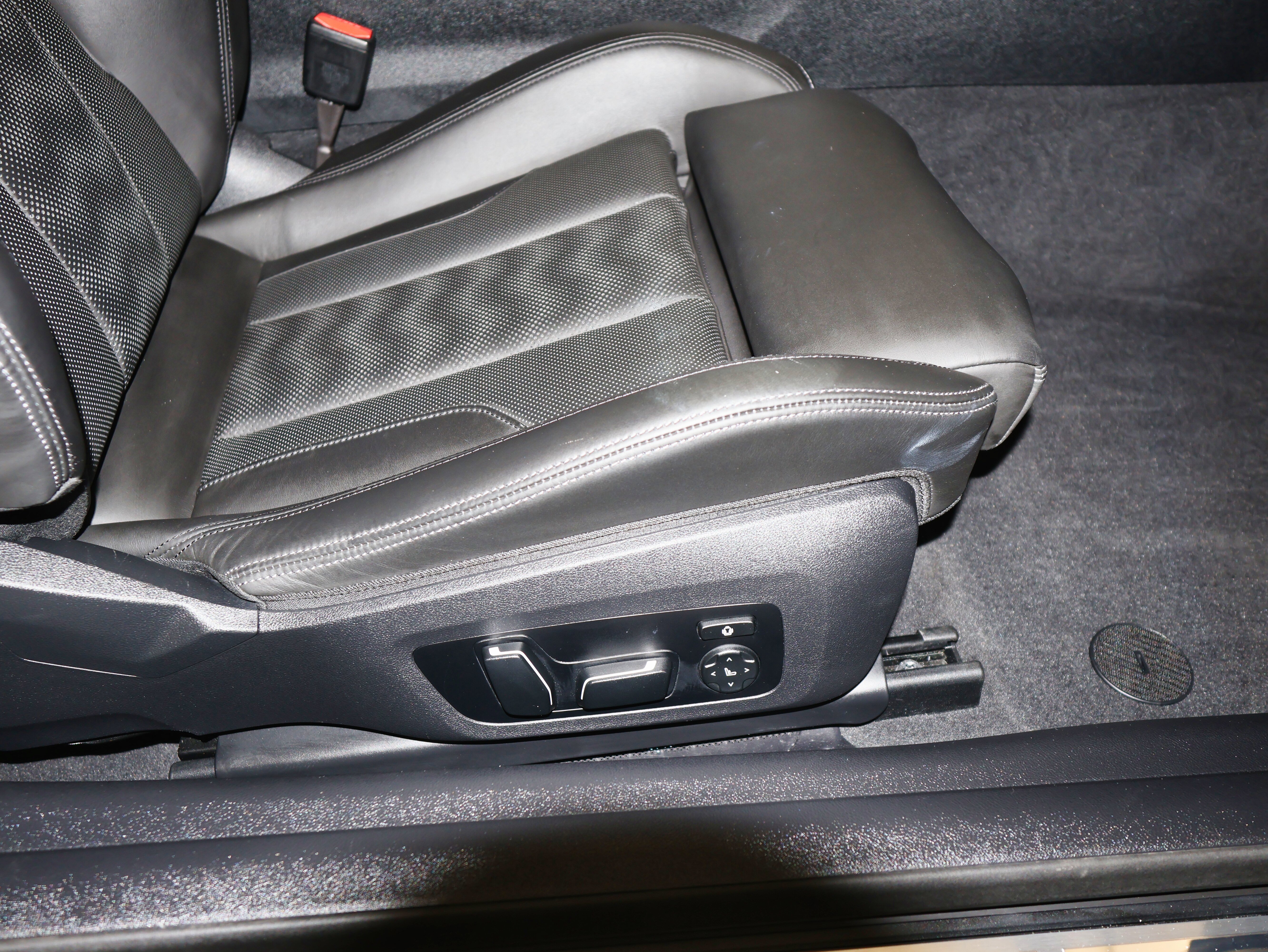 Used 2024 BMW M4 xDrive Competition w/ Executive Package image 48