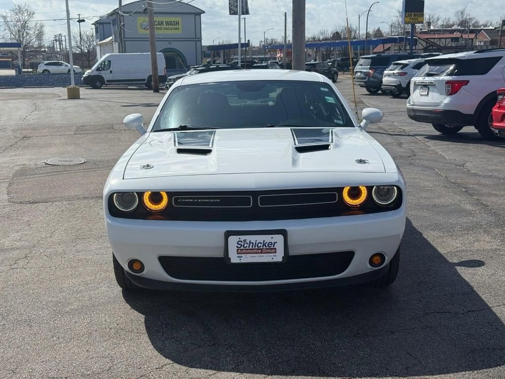 Used 2019 Dodge Challenger SXT image 6