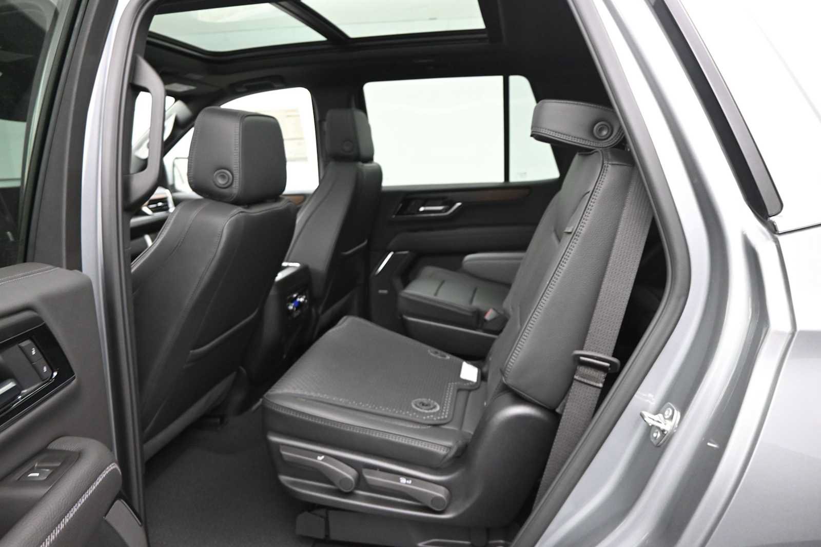 New 2026 GMC Yukon Denali w/ Sun & Power Step Package AWD/4WD image 13