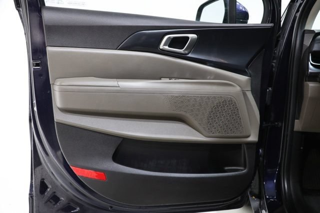 Used 2025 Kia Carnival FWD image 18