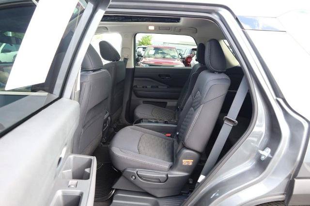 Certified 2025 Nissan Pathfinder SV w/ SV Premium Package FWD image 24