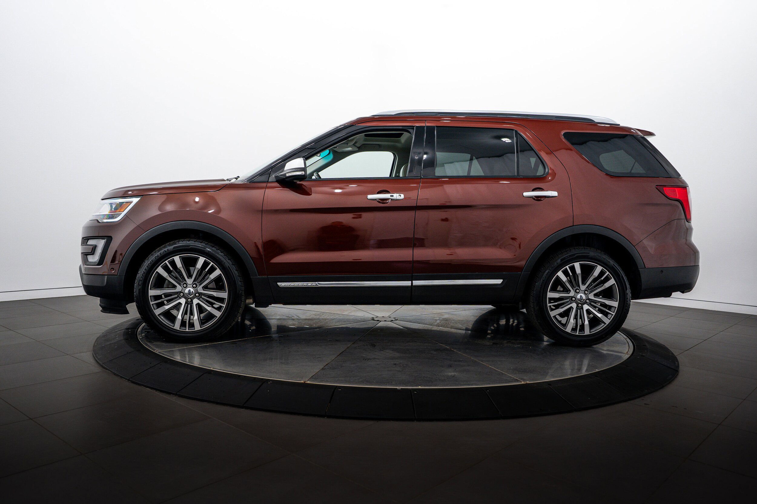 Used 2016 Ford Explorer Platinum AWD/4WD image 6