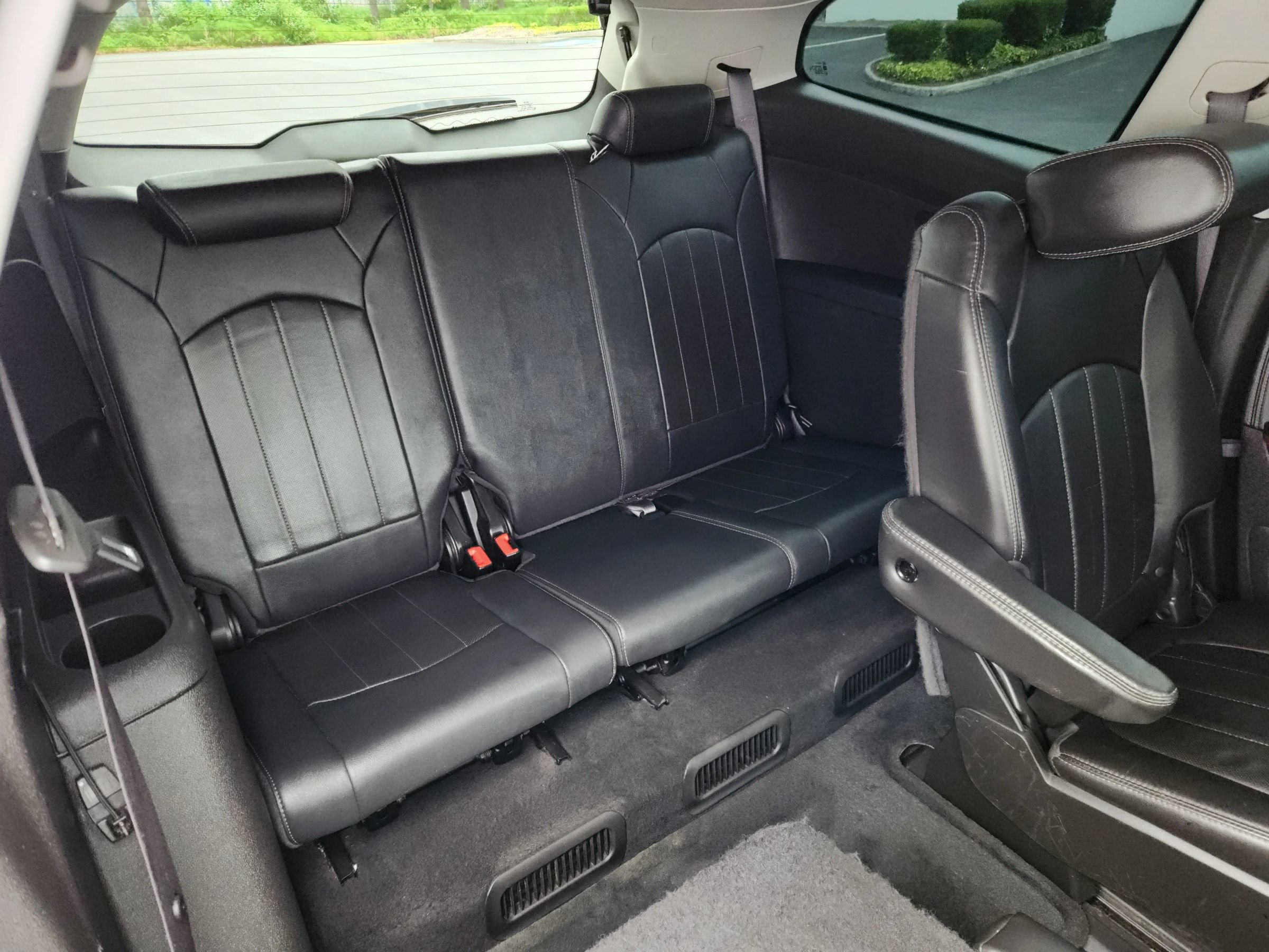 Used 2014 Chevrolet Traverse LTZ FWD image 17