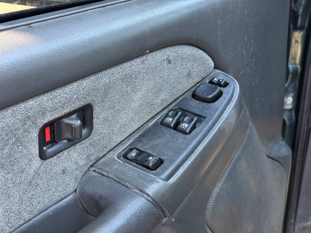 Used 2003 Chevrolet Silverado 2500 LS w/ Snow Plow Prep Package AWD/4WD image 12