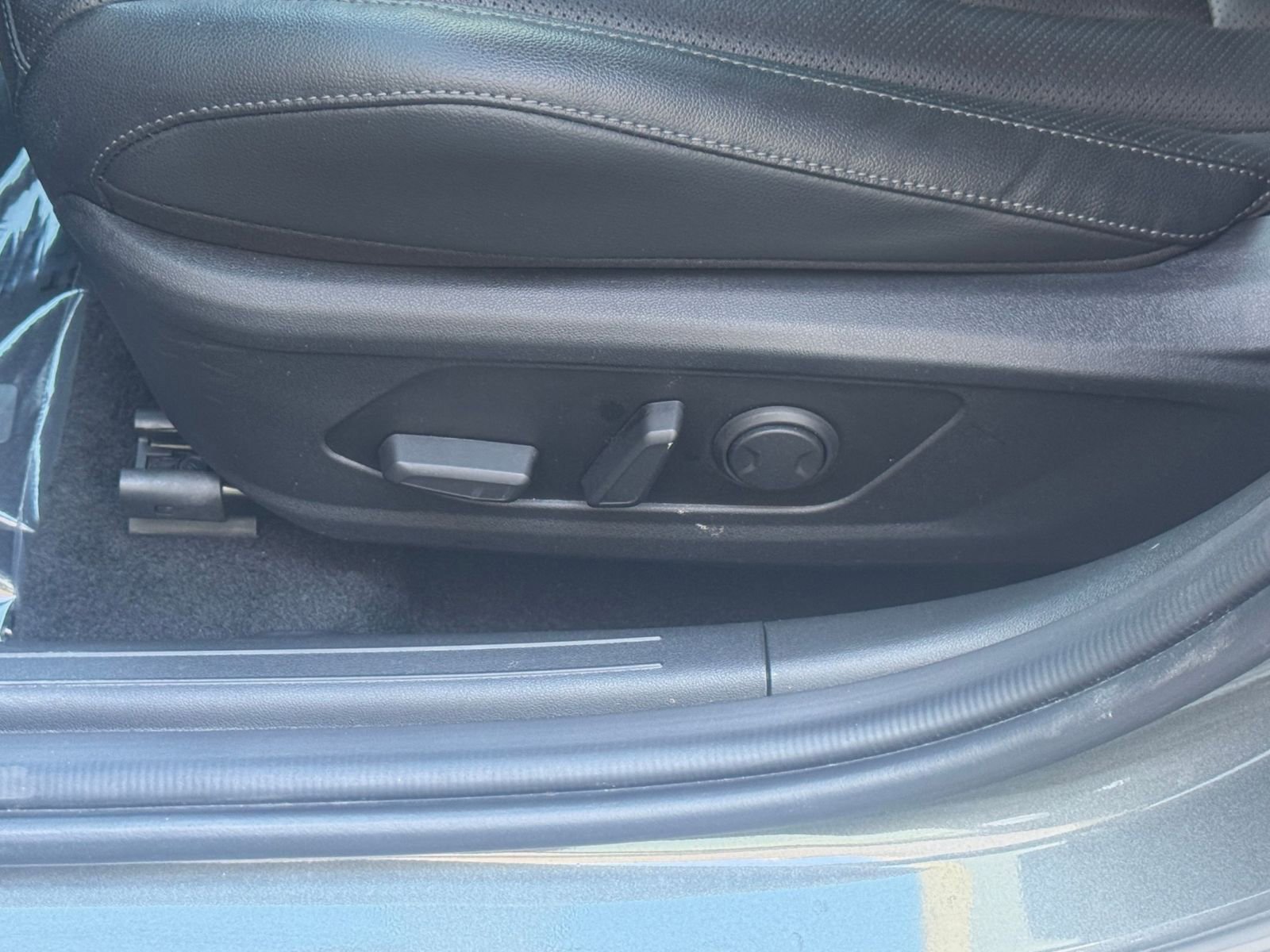 Used 2025 Hyundai Elantra Limited image 23