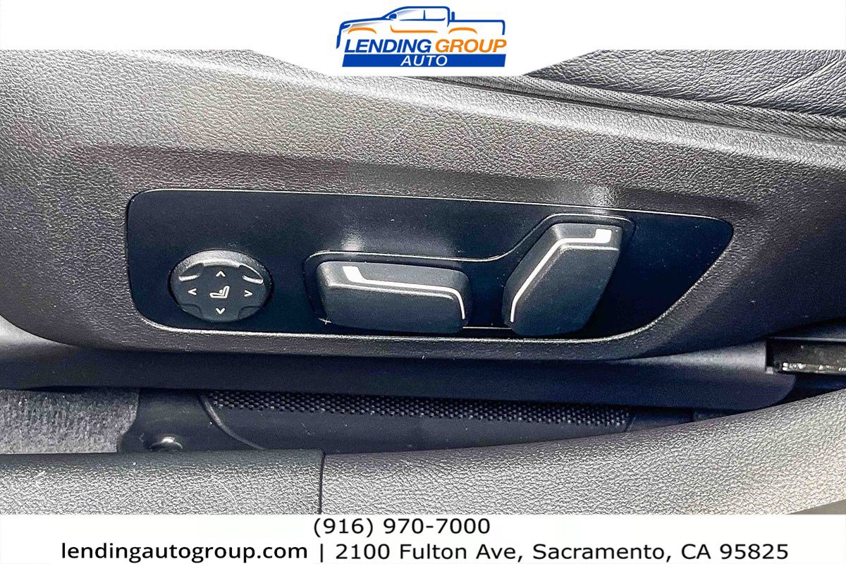 Used 2024 BMW 330i Sedan w/ Premium Package image 20