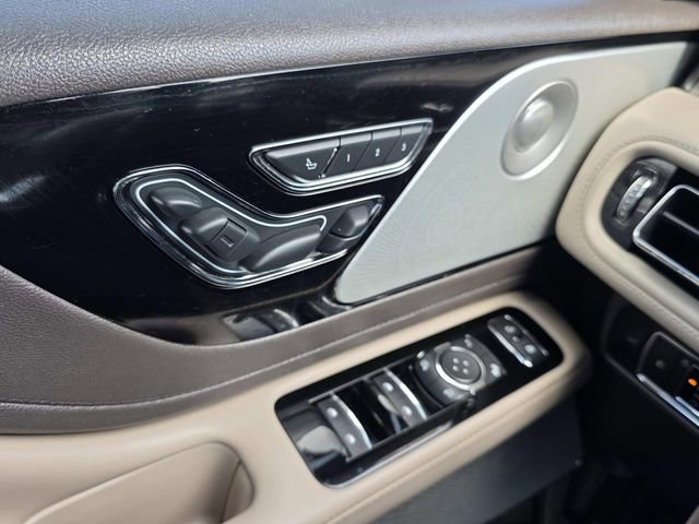 Used 2020 Lincoln Aviator Reserve w/ Equipment Group 202A image 13