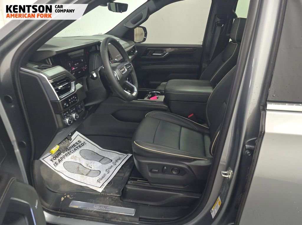 Used 2025 GMC Yukon Elevation w/ Elevation Premium Package AWD/4WD image 6