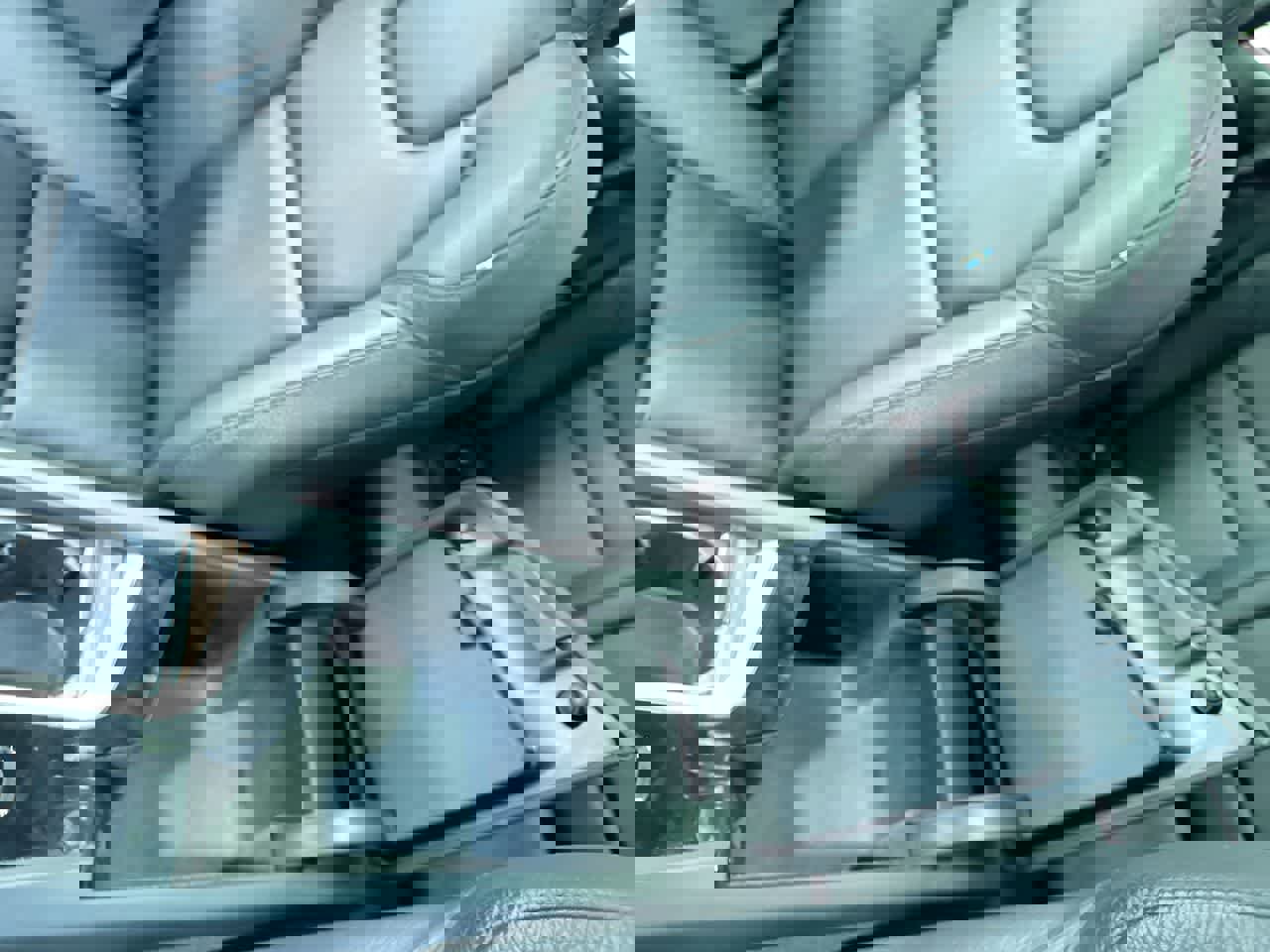 Used 2025 Volvo V60 B5 Cross Country Plus image 29