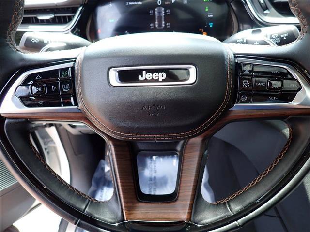 Used 2023 Jeep Grand Cherokee Summit w/ Advanced Protech Group IV AWD/4WD image 19