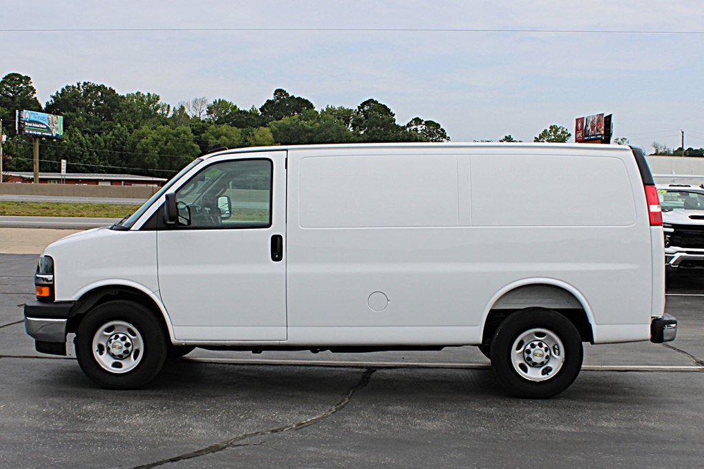 Used 2025 Chevrolet Express 2500 w/ Driver Convenience Package RWD image 6