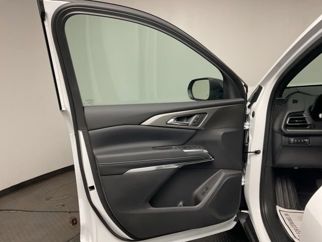 New 2026 Chevrolet Traverse LT w/ Sun and Wheel Package AWD/4WD image 9