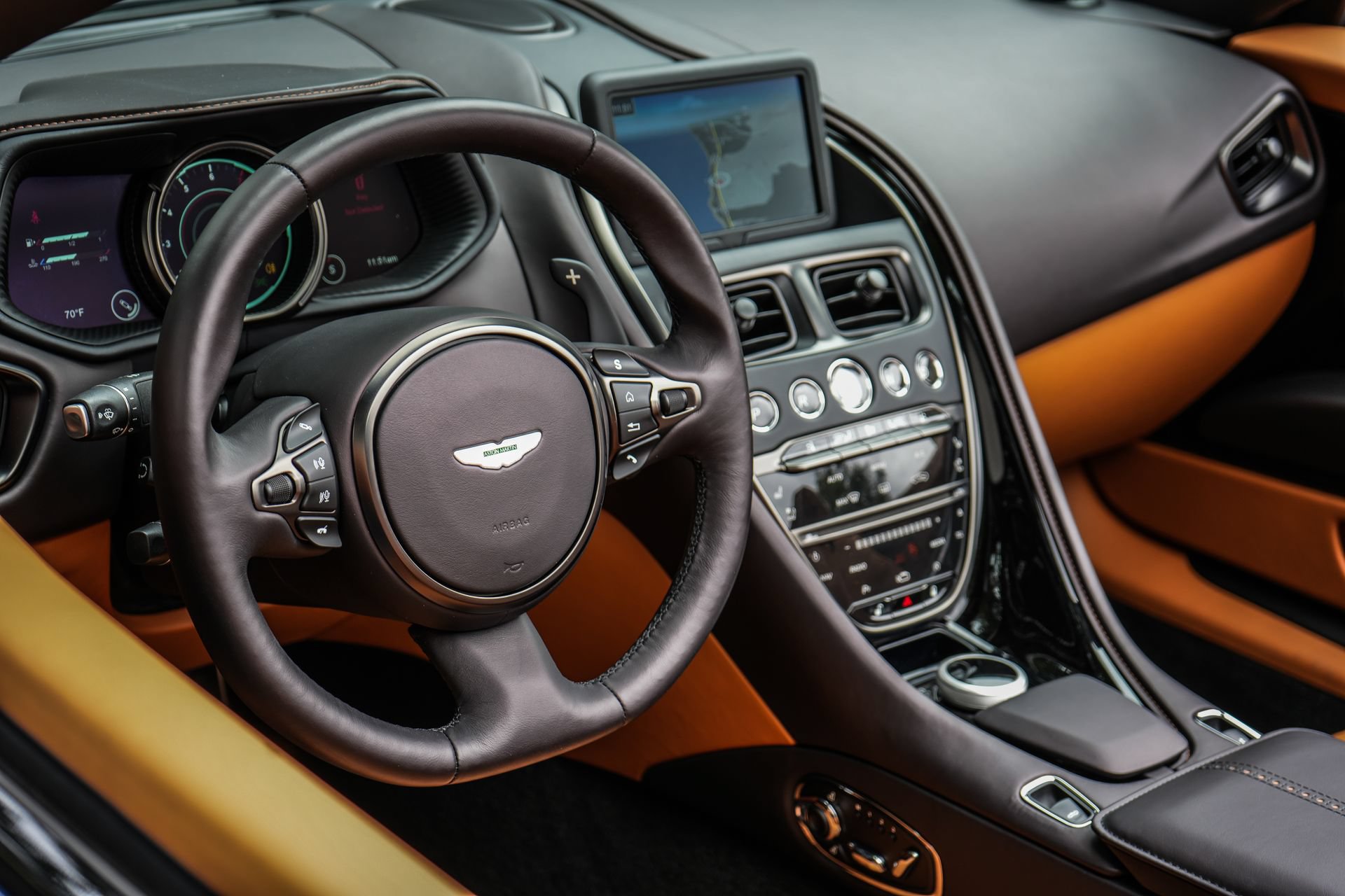 Used 2023 Aston Martin DB11 Volante RWD image 31