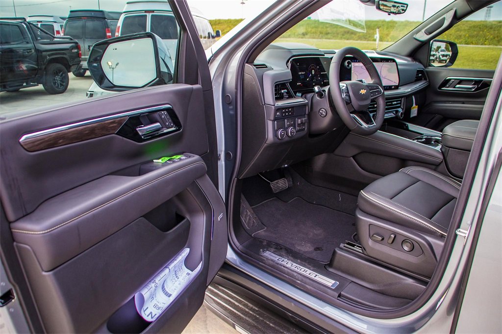 New 2026 Chevrolet Suburban Premier image 24
